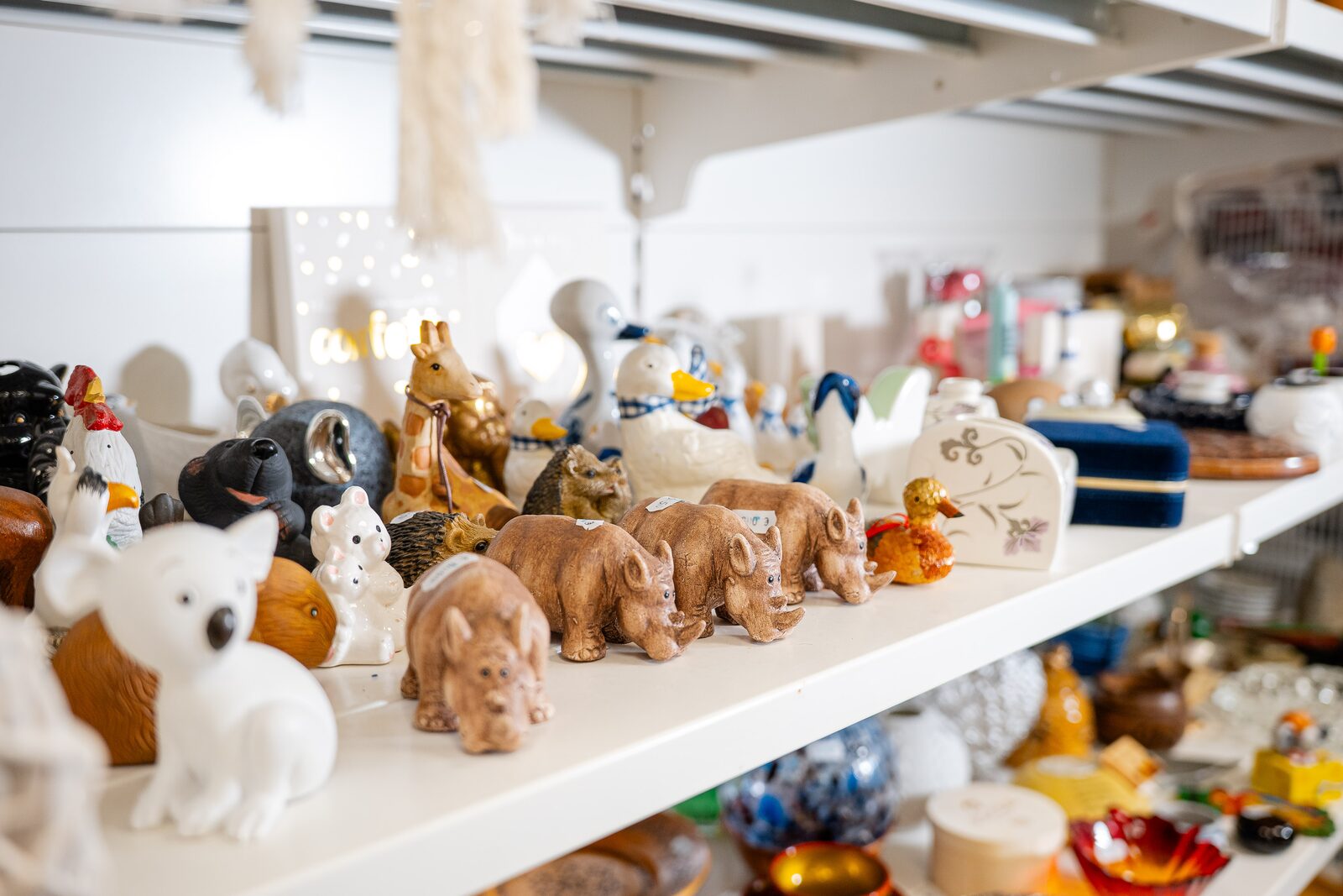 Secondhand-Sortiment im Recyclingkaufhaus Roßdorf