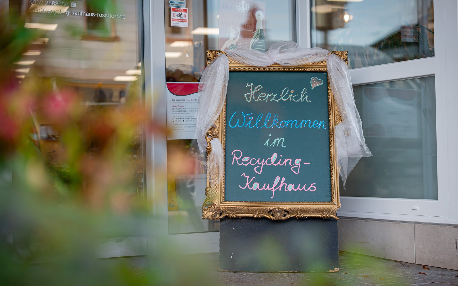 Mitarbeitende im Team des Recyclingkaufhauses Roßdorf